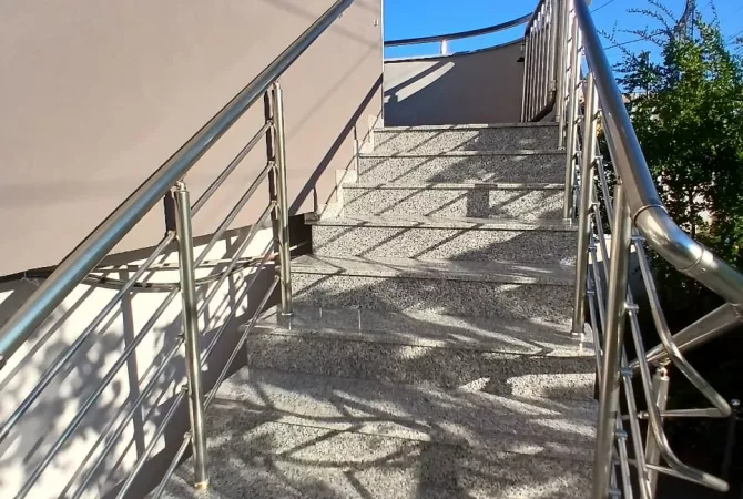 Shtepi me qera Apartament ne Tirane, 2+1, Mobilimi E mobiluar, Pagesa 550  Euro.