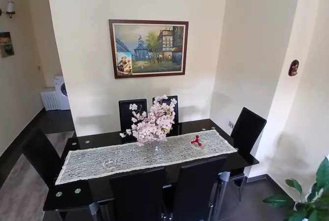 Shtepi me qera Apartament ne Tirane, 2+1, Mobilimi E mobiluar, Pagesa 550  Euro.