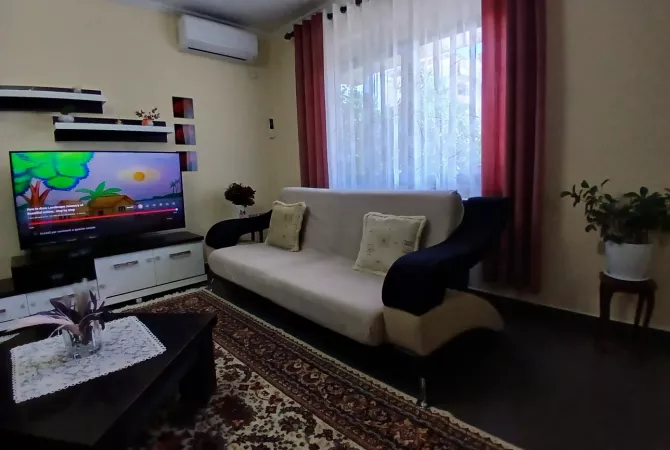 Shtepi me qera Apartament ne Tirane, 2+1, Mobilimi E mobiluar, Pagesa 550  Euro.