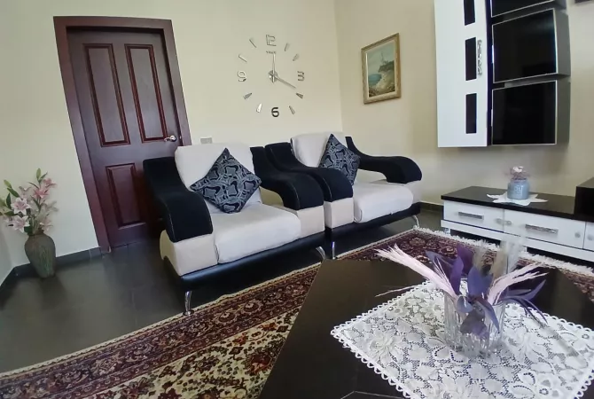 Shtepi me qera Apartament ne Tirane, 2+1, Mobilimi E mobiluar, Pagesa 550  Euro.