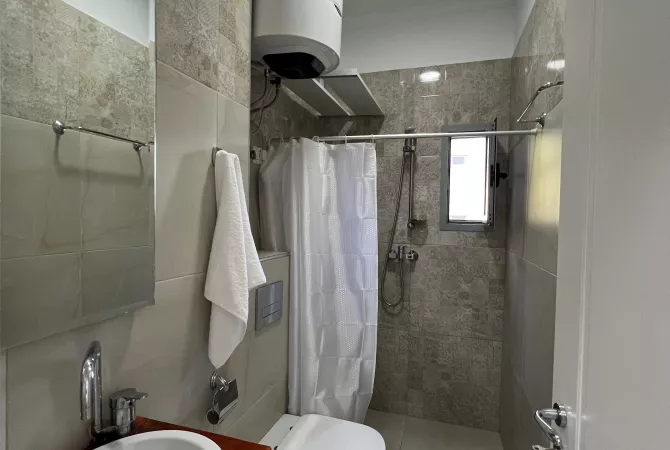 Shtepi ne shitje Apartament ne Tirane, 2+1, Mobilimi E mobiluar, Pagesa 109,000  Euro.