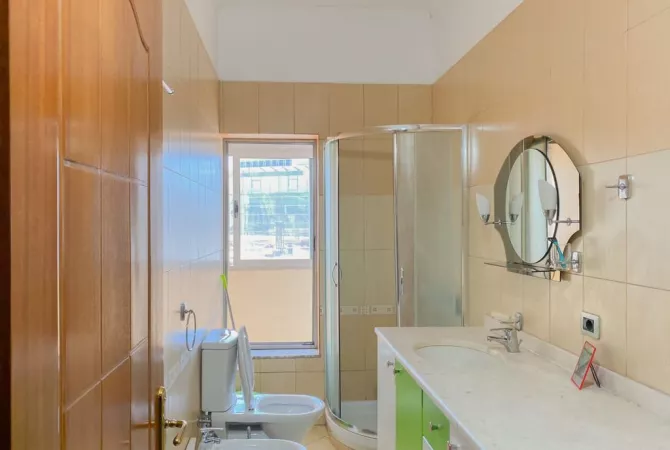 Shtepi me qera Apartament ne Tirane, 2+1, Mobilimi E mobiluar, Pagesa 700  Euro.