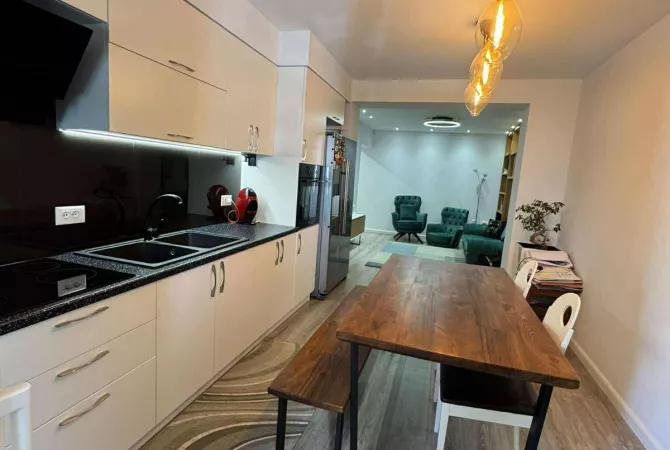 Shtepi me qera Apartament ne Tirane, 2+1, Mobilimi E mobiluar, Pagesa 1,100  Euro.