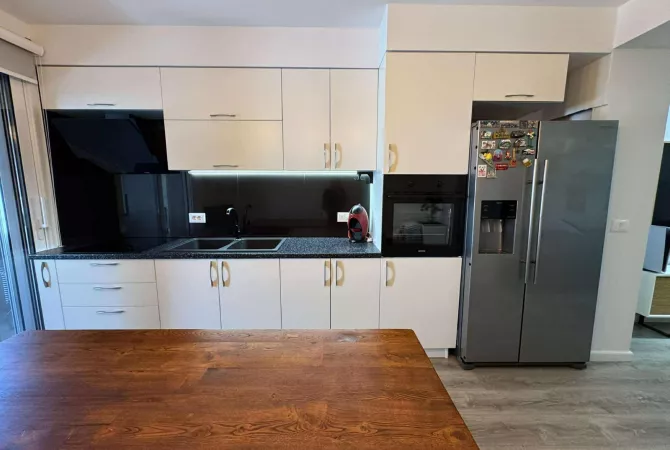 Shtepi me qera Apartament ne Tirane, 2+1, Mobilimi E mobiluar, Pagesa 1,100  Euro.
