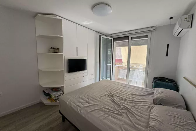 Shtepi me qera Apartament ne Tirane, 2+1, Mobilimi E mobiluar, Pagesa 1,100  Euro.