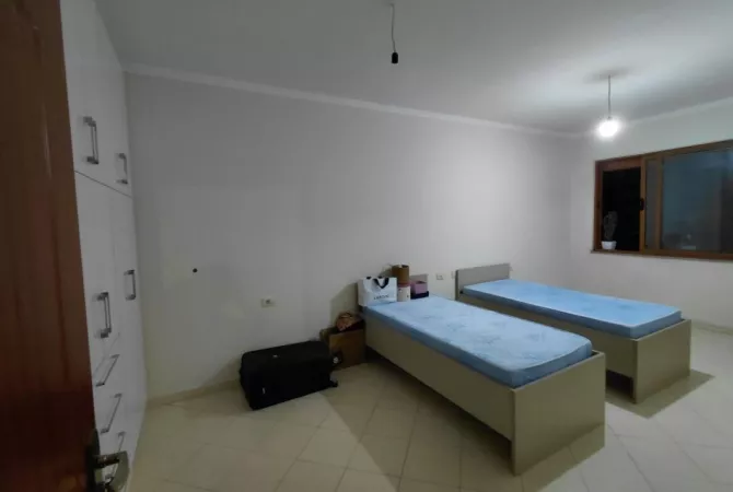 Shtepi me qera 2+1 ne Tirane - 450 Euro