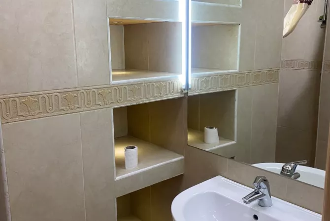 Shtepi me qera Apartament ne Tirane, 3+1, Mobilimi E mobiluar, Pagesa 700  Euro.