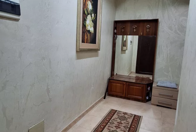 Shtepi me qera Apartament ne Tirane, 3+1, Mobilimi E mobiluar, Pagesa 700  Euro.