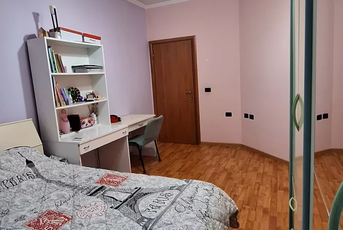 Shtepi me qera Apartament ne Tirane, 3+1, Mobilimi E mobiluar, Pagesa 700  Euro.