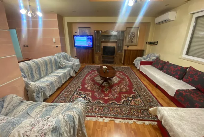 Shtepi me qera Apartament ne Tirane, 3+1, Mobilimi E mobiluar, Pagesa 700  Euro.