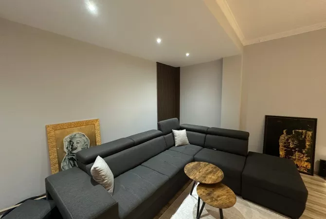 Shtepi me qera Apartament ne Tirane, 2+1, Mobilimi E mobiluar, Pagesa 700  Euro.