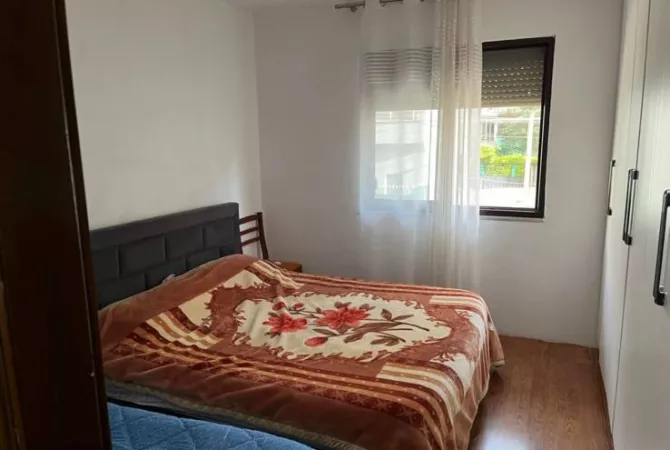 Shtepi ne shitje Apartament ne Tirane, 2+1, Mobilimi E mobiluar, Pagesa 120,000  Euro.