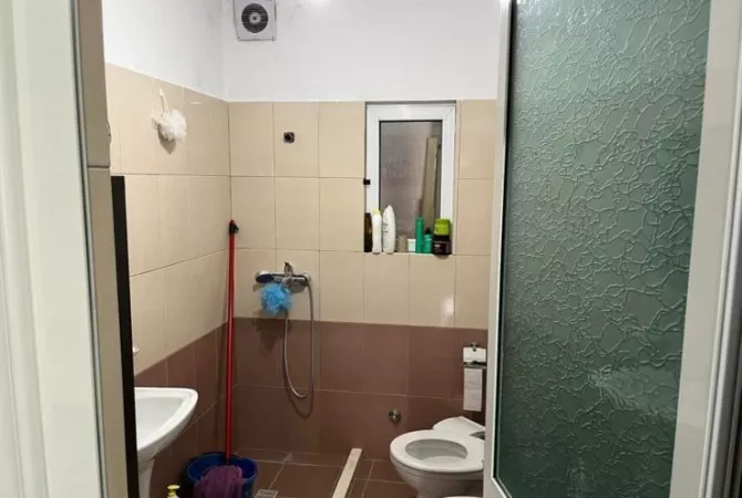 Shtepi ne shitje Apartament ne Tirane, 2+1, Mobilimi E mobiluar, Pagesa 120,000  Euro.