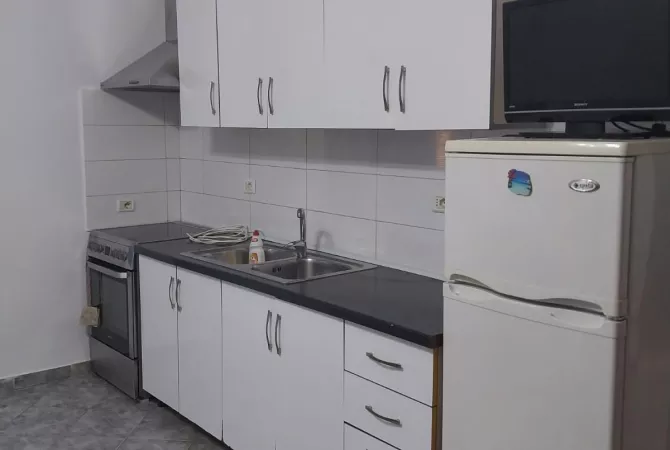 Shtepi ne shitje Apartament ne Tirane, Garsoniere, Mobilimi E mobiluar, Pagesa 70,000  Euro.