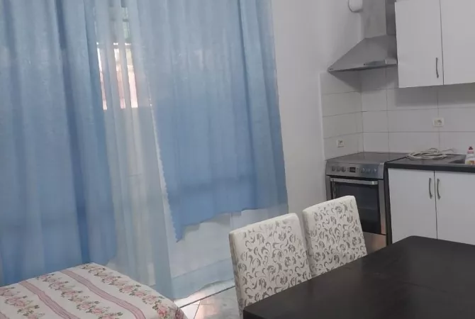 Shtepi ne shitje Apartament ne Tirane, Garsoniere, Mobilimi E mobiluar, Pagesa 70,000  Euro.