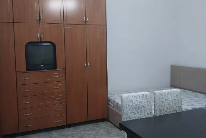 Shtepi ne shitje Apartament ne Tirane, Garsoniere, Mobilimi E mobiluar, Pagesa 70,000  Euro.