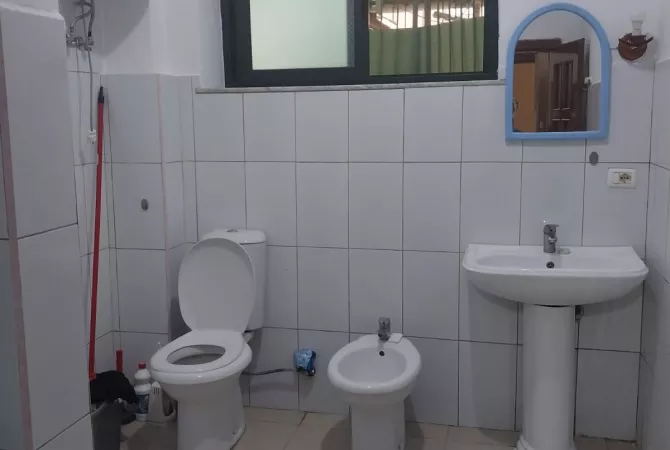 Shtepi ne shitje Apartament ne Tirane, Garsoniere, Mobilimi E mobiluar, Pagesa 70,000  Euro.