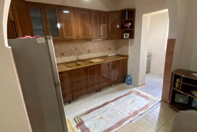 Shtepi me qera Apartament ne Tirane, 2+1, Mobilimi E mobiluar, Pagesa 650  Euro.