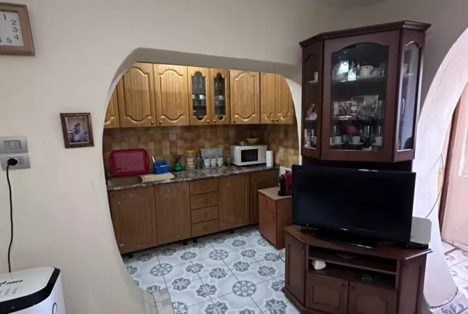 Shtepi ne shitje Apartament ne Tirane, 2+1, Mobilimi E mobiluar, Pagesa 130,000  Euro.