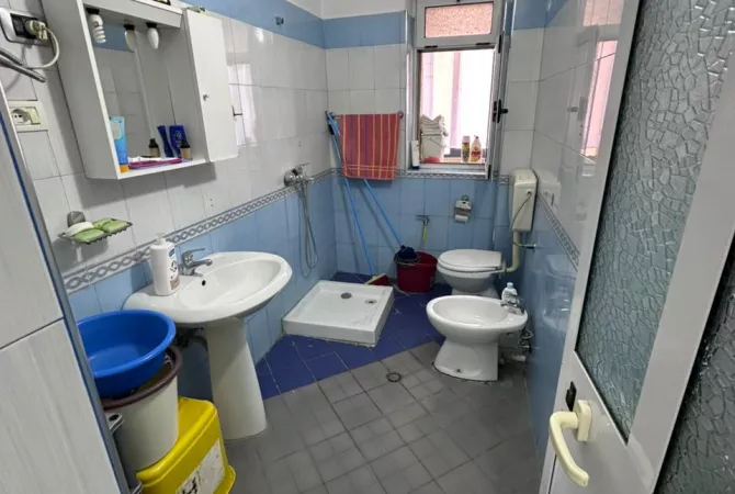 Shtepi ne shitje Apartament ne Tirane, 2+1, Mobilimi E mobiluar, Pagesa 130,000  Euro.