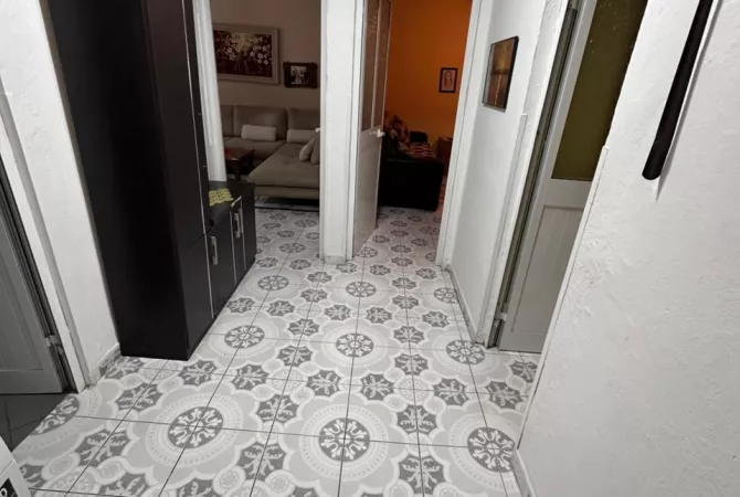 Shtepi ne shitje Apartament ne Tirane, 2+1, Mobilimi E mobiluar, Pagesa 130,000  Euro.