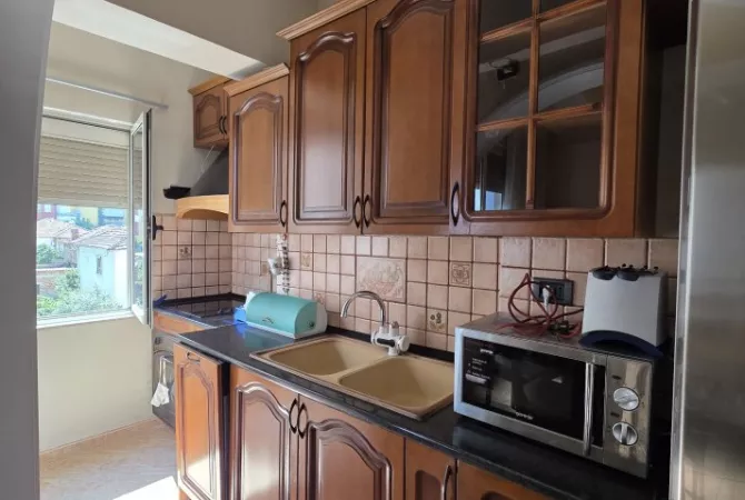 Shtepi me qera Apartament ne Tirane, 2+1, Mobilimi E mobiluar, Pagesa 600  Euro.