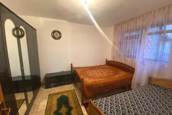 Shtepi ne shitje Apartament ne Tirane, 1+1, Mobilimi E mobiluar, Pagesa 100,000  Euro.