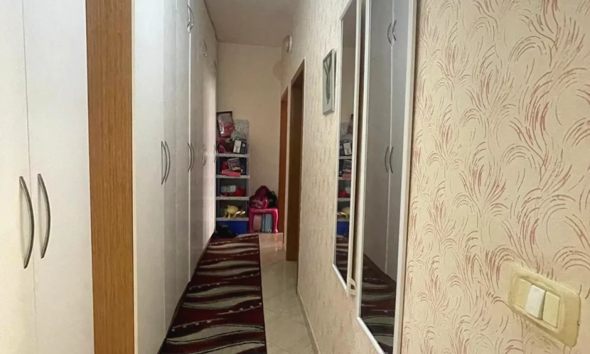 Shtepi ne shitje Apartament ne Tirane, 2+1, Mobilimi E mobiluar, Pagesa 150,000  Euro.