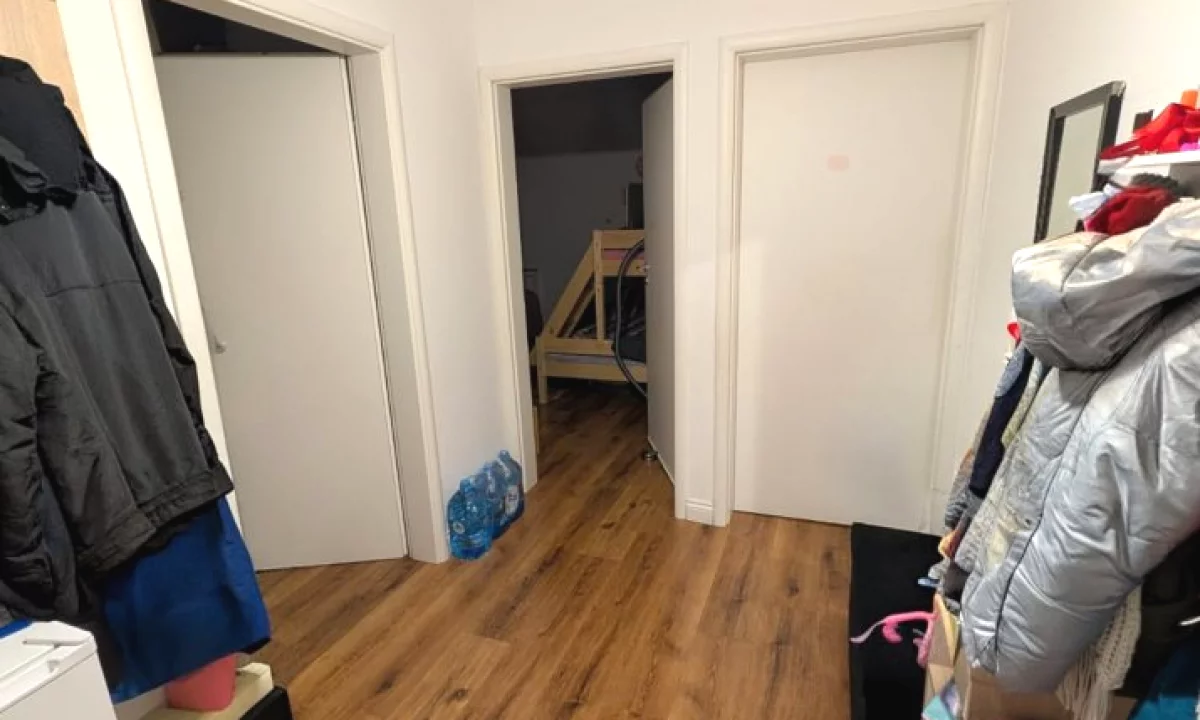 Shtepi ne shitje Apartament ne Tirane, 2+1, Mobilimi E mobiluar, Pagesa 195,800  Euro.