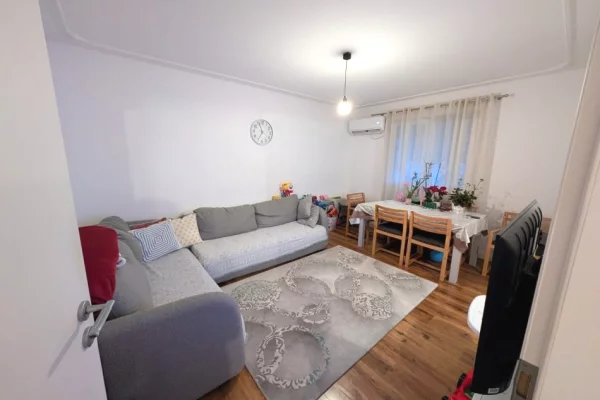 Shtepi ne shitje Apartament ne Tirane, 2+1, Mobilimi E mobiluar, Pagesa 195,800  Euro.