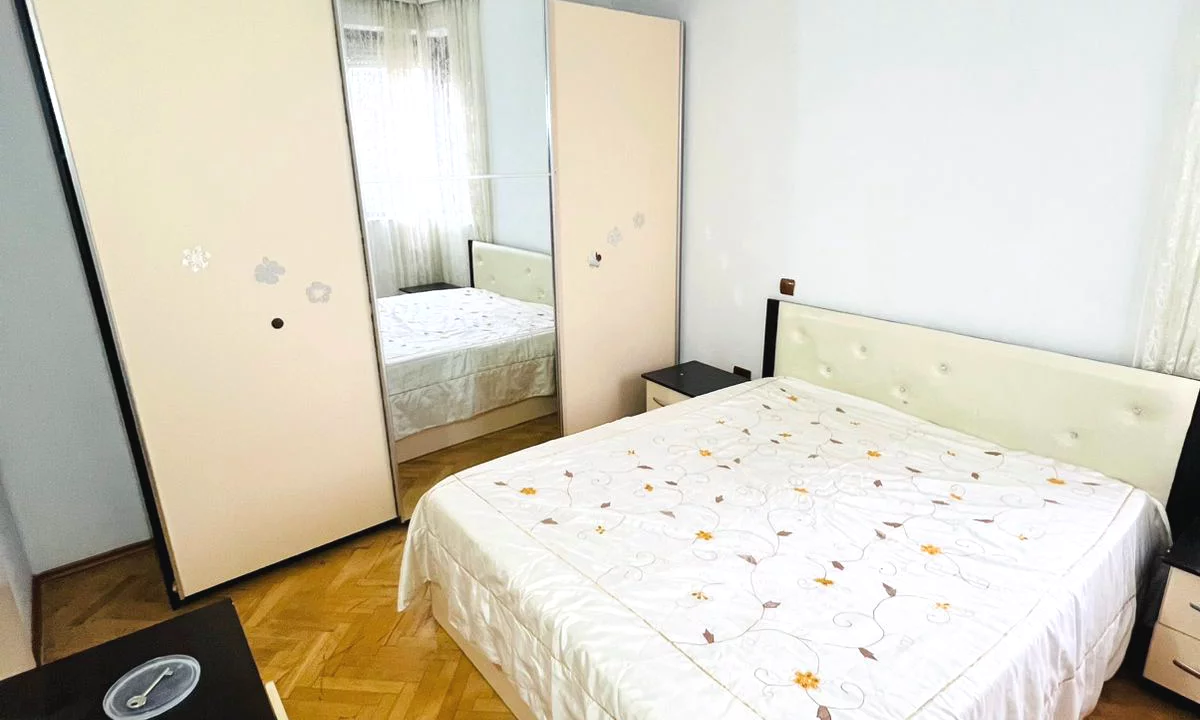 Shtepi me qera Apartament ne Tirane, 3+1, Mobilimi E mobiluar, Pagesa 650  Euro.