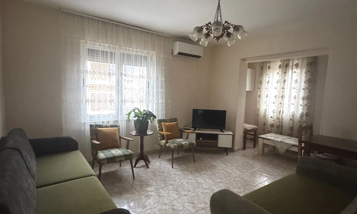 Shtepi me qera Apartament ne Tirane, 1+1, Mobilimi E mobiluar, Pagesa 400  Euro.