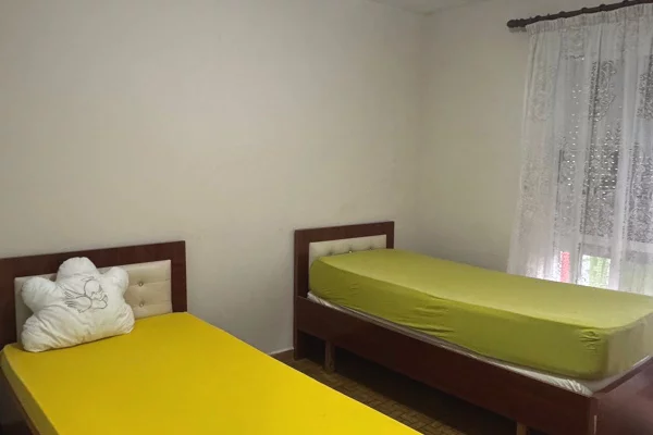 Shtepi me qera Apartament ne Tirane, 1+1, Mobilimi E mobiluar, Pagesa 400  Euro.