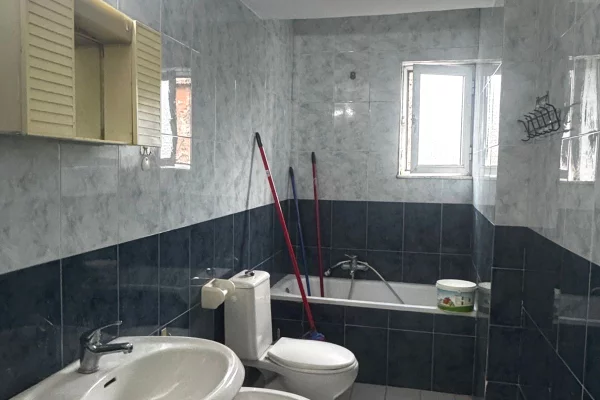 Shtepi me qera Apartament ne Tirane, 1+1, Mobilimi E mobiluar, Pagesa 400  Euro.