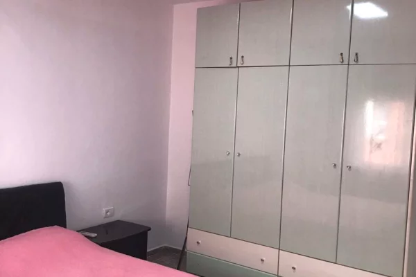 Shtepi me qera Apartament ne Tirane, 2+1, Mobilimi E mobiluar, Pagesa 550  Leke.