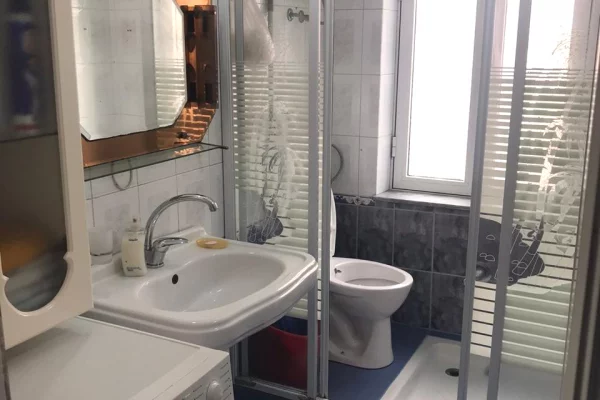 Shtepi me qera Apartament ne Tirane, 2+1, Mobilimi E mobiluar, Pagesa 550  Leke.