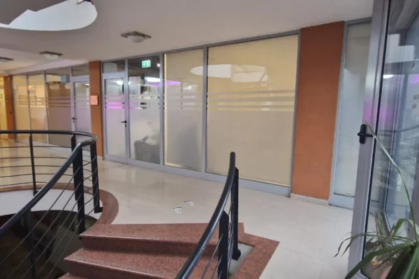 Shtepi me qera Apartament ne Tirane, 2+1, Mobilimi E mobiluar, Pagesa 1,100  Euro.