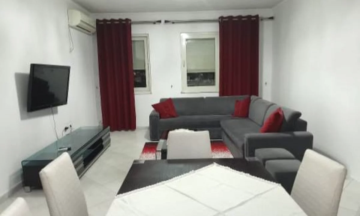 Shtepi me qera Apartament ne Tirane, 2+1, Mobilimi E mobiluar, Pagesa 500  Euro.