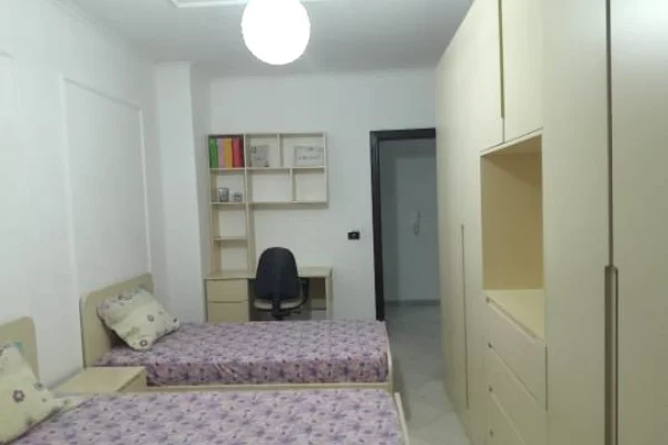 Shtepi me qera Apartament ne Tirane, 2+1, Mobilimi E mobiluar, Pagesa 500  Euro.