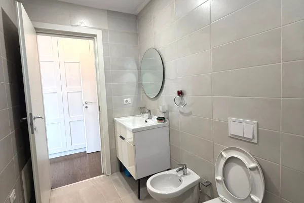 Appartamento in affitto a Tirana 2+1, Arredato