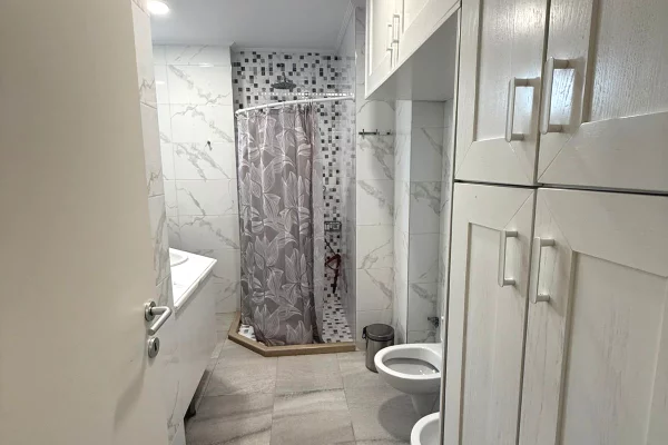 Appartamento in affitto a Tirana 2+1, Arredato