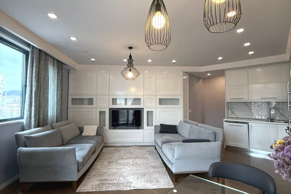 Appartamento in affitto a Tirana 2+1, Arredato