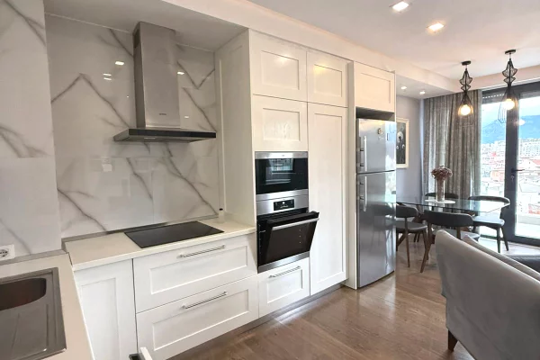 Appartamento in affitto a Tirana 2+1, Arredato