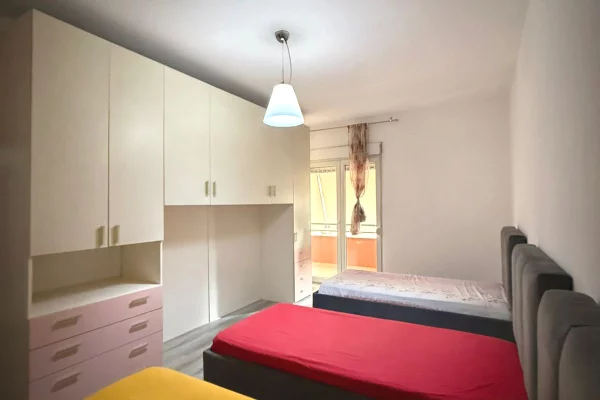 Shtepi me qera Apartament ne Tirane, 2+1, Mobilimi E mobiluar, Pagesa 650  Euro.