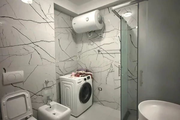 Shtepi me qera Apartament ne Tirane, 2+1, Mobilimi E mobiluar, Pagesa 650  Euro.