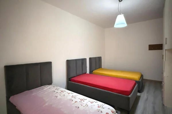 Shtepi me qera Apartament ne Tirane, 2+1, Mobilimi E mobiluar, Pagesa 650  Euro.