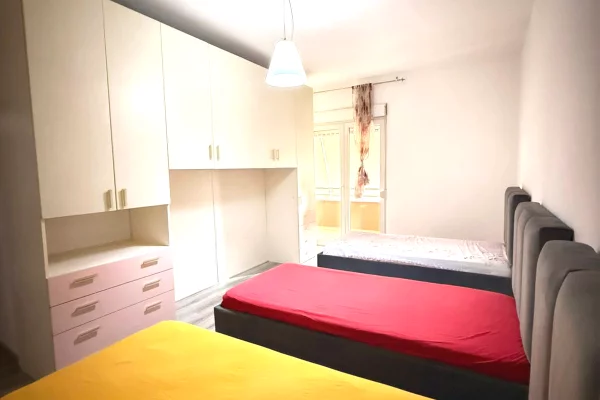 Shtepi me qera Apartament ne Tirane, 2+1, Mobilimi E mobiluar, Pagesa 650  Euro.