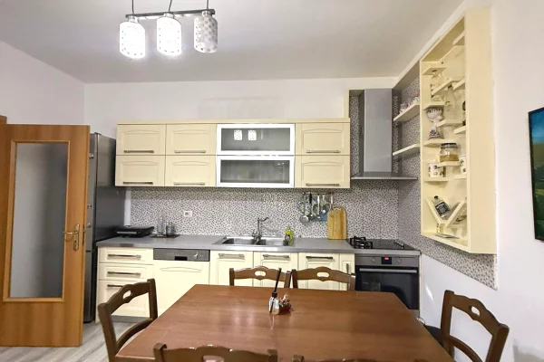 Shtepi me qera Apartament ne Tirane, 2+1, Mobilimi E mobiluar, Pagesa 650  Euro.