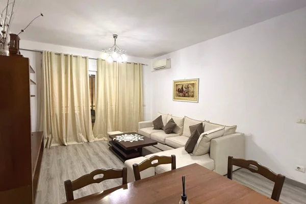 Shtepi me qera Apartament ne Tirane, 2+1, Mobilimi E mobiluar, Pagesa 650  Euro.