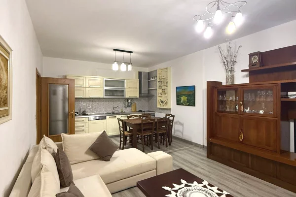 Shtepi me qera Apartament ne Tirane, 2+1, Mobilimi E mobiluar, Pagesa 650  Euro.